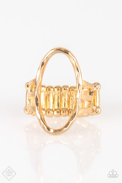 Center Chic gold ring