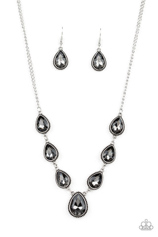 Socialite Social - Silver necklace