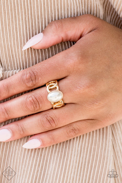 Glamified Glam - Gold ring Fashion Fix August 2020