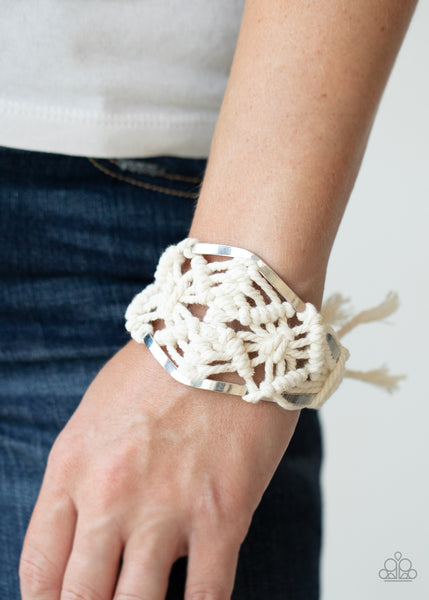 Macrame Mode - White bracelet LOP