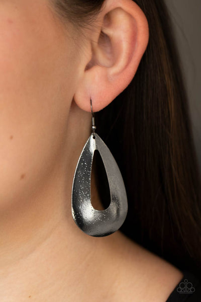 Hand It OVAL! - Black Gunmetal Earring