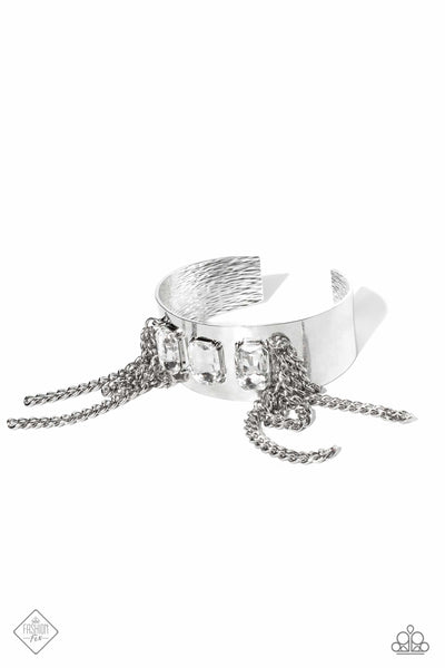 CHAIN Showers - White Bracelet Fashion Fix 03/2023