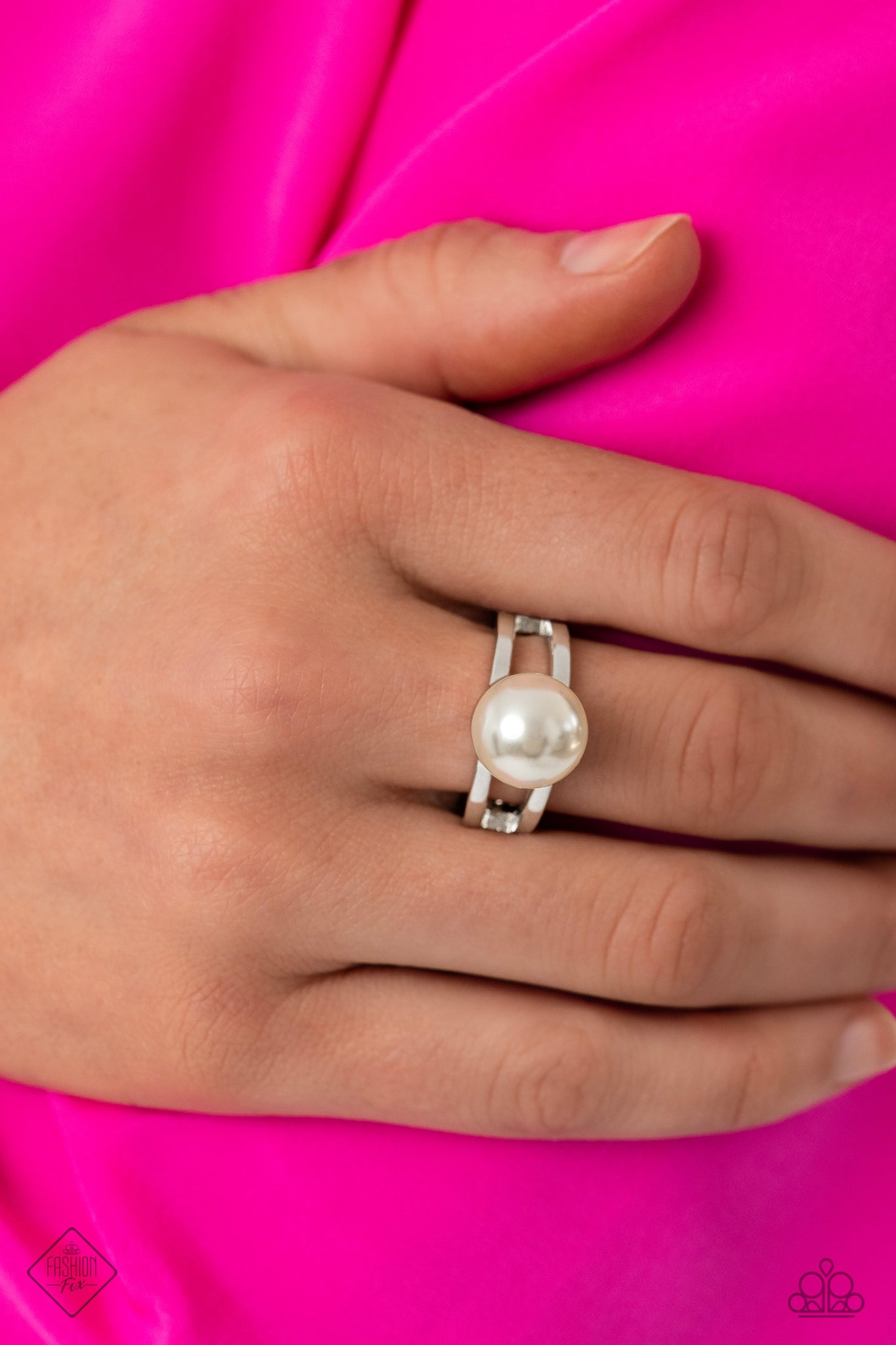 All American PEARL - White Ring Fashion Fix 06/2023