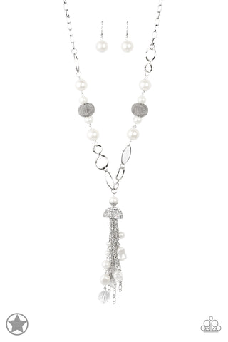 Designated Diva - White pearls necklace